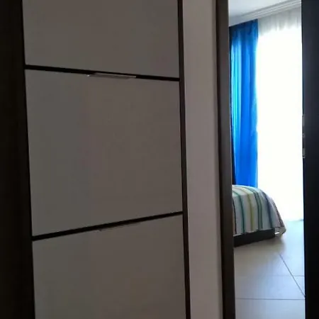 Oasis Beach Krasn With 2 Bedrooms Апартамент