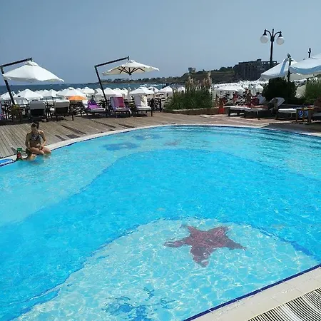 Апартамент Oasis Beach Krasn With 2 Bedrooms *