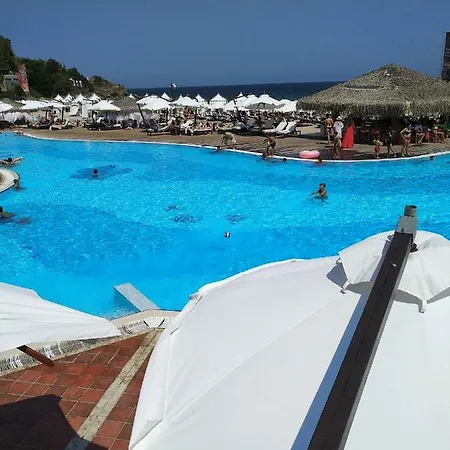 Oasis Beach Krasn With 2 Bedrooms Лозенец